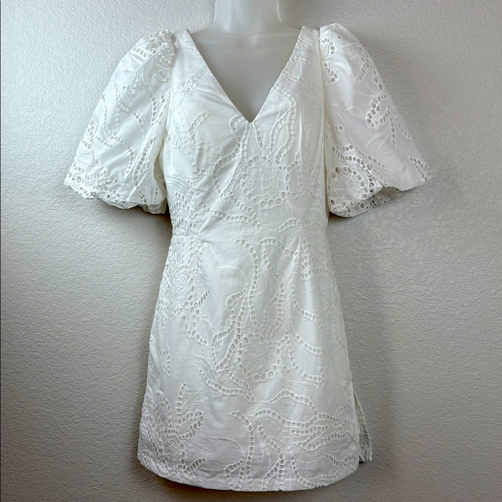 Lilly Pulitzer Celestina V-Neck Romper In Resort White Eyelet Size 6 NWT - Picture 3 of 12